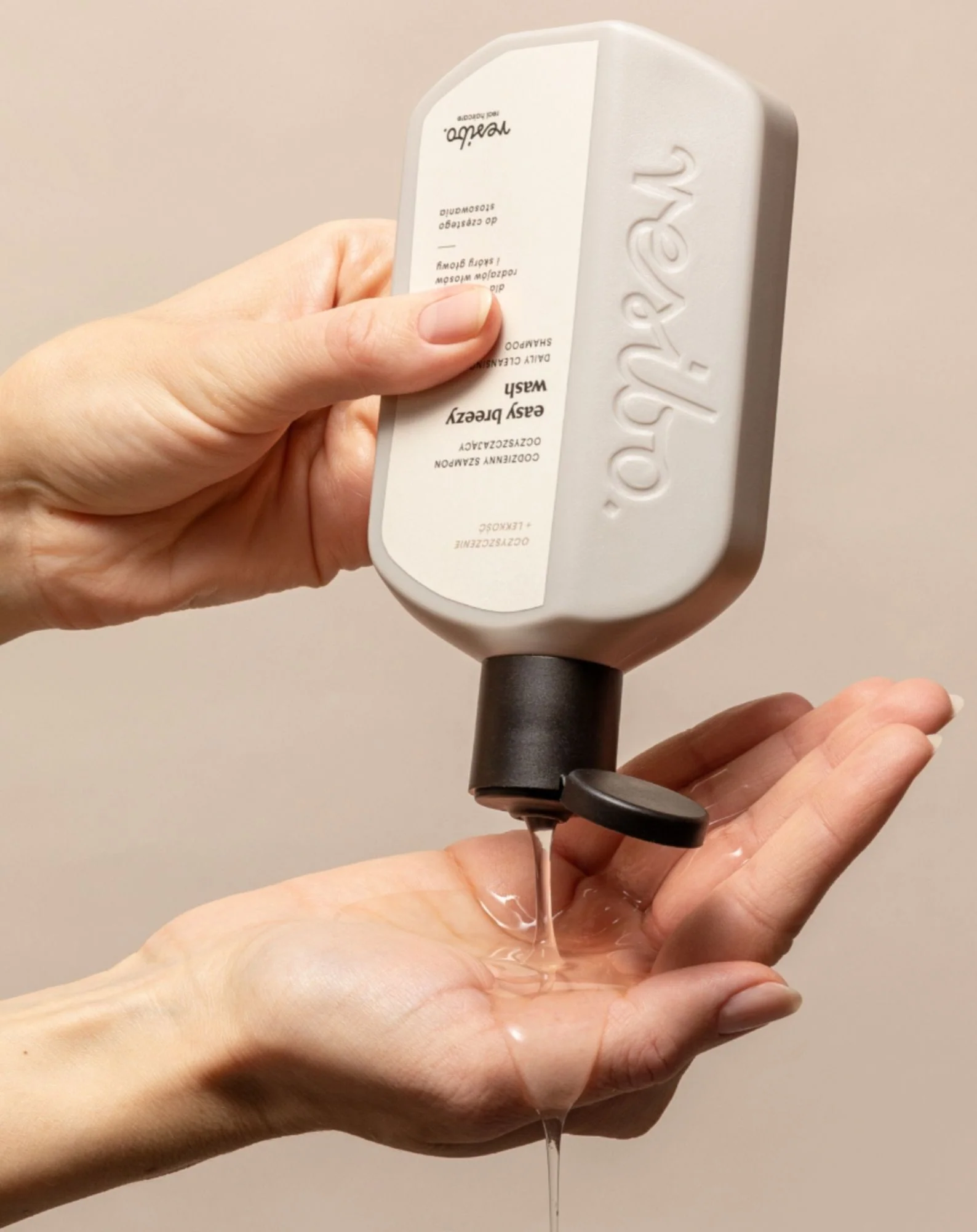 Codzienny szampon oczyszczający ze skwalanem Easy Breezy Wash Resibo - Image 2