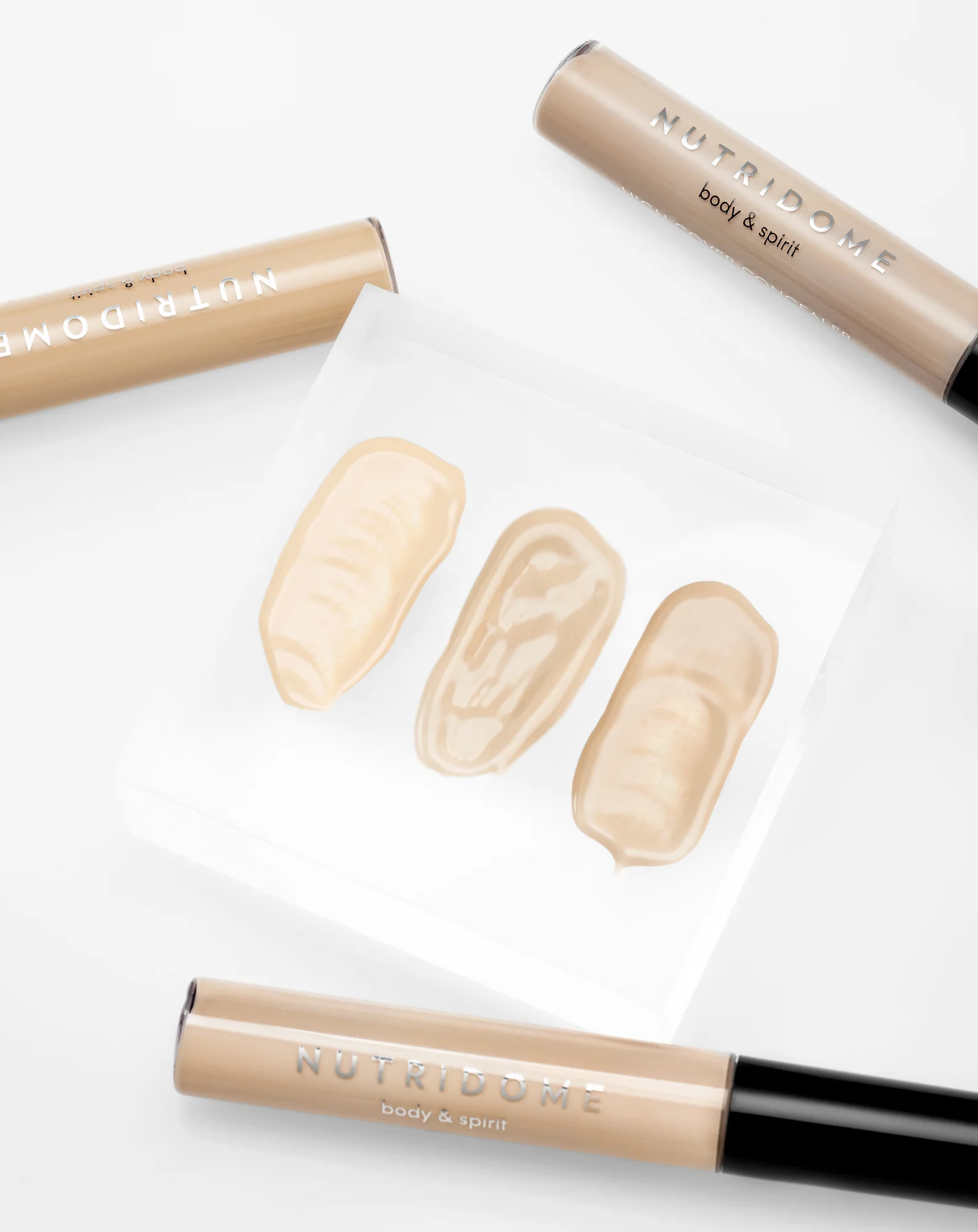 Kryjący korektor pod oczy z witaminą C na niedoskonałości 03 Beige Nutridome - Image 3