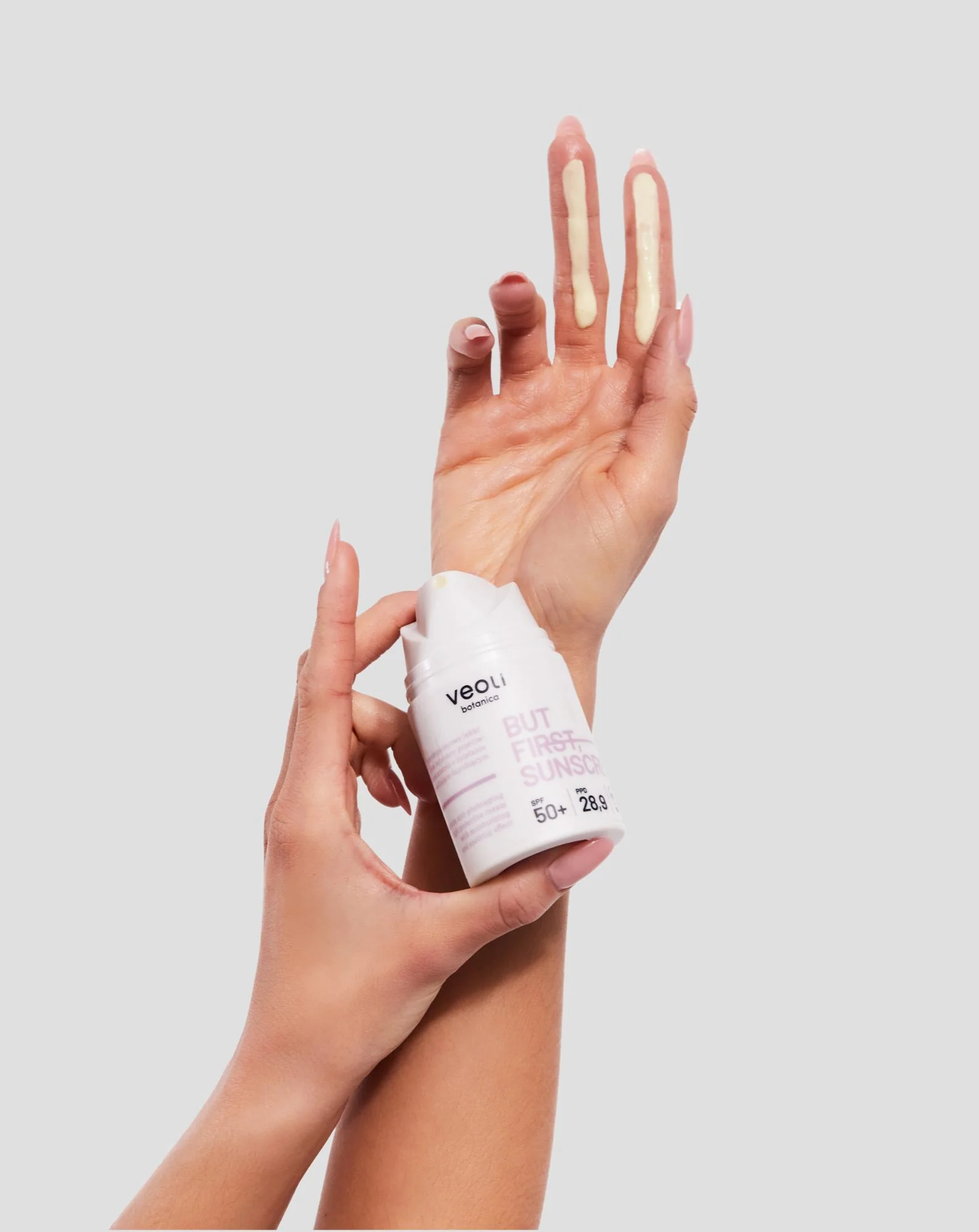 Lekki krem ochronny przeciw fotostarzeniu But first, sunscreen SPF 50+ Veoli Botanica - Image 2