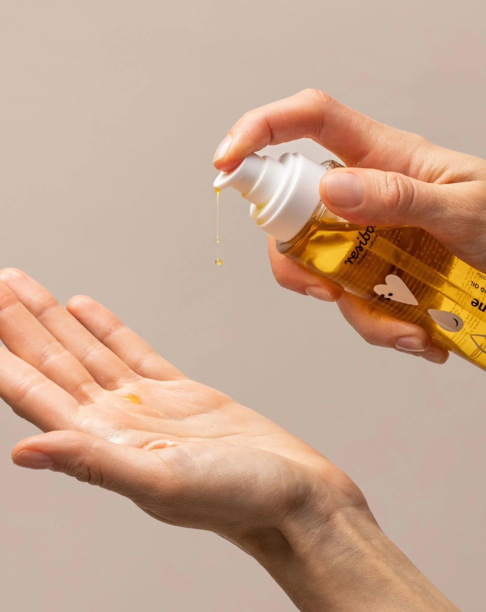 Naturalny olejek Oily One do demakijażu twarzy zapewniający nawilżenie 100 ml Resibo - Image 2