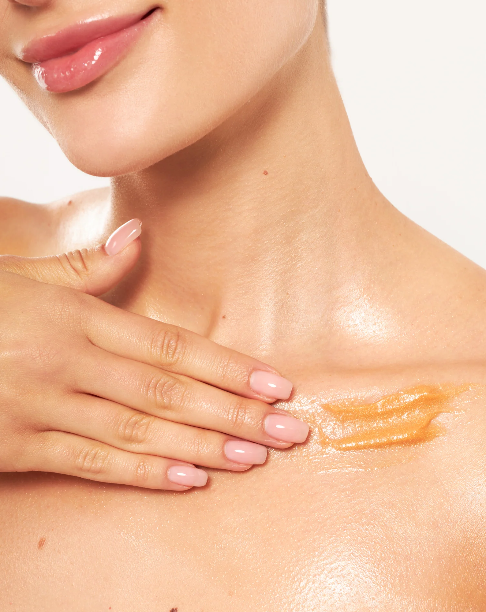 Olejek rozświetlający do ciała z efektem glow z olejem jojoba i olejem arganowym Nutridome - Image 2