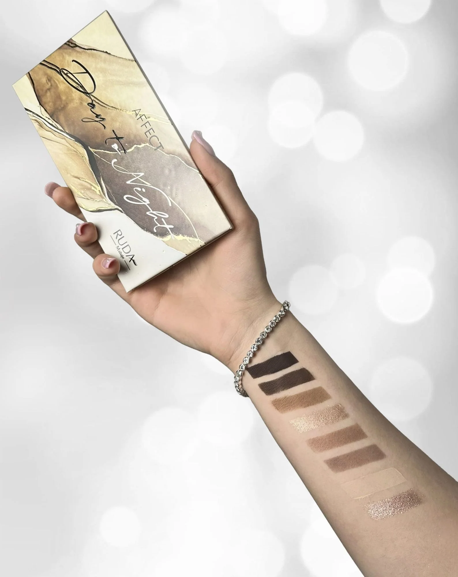 Paleta cieni do oczu Day to Night w odcieniach nude Affect - Image 2