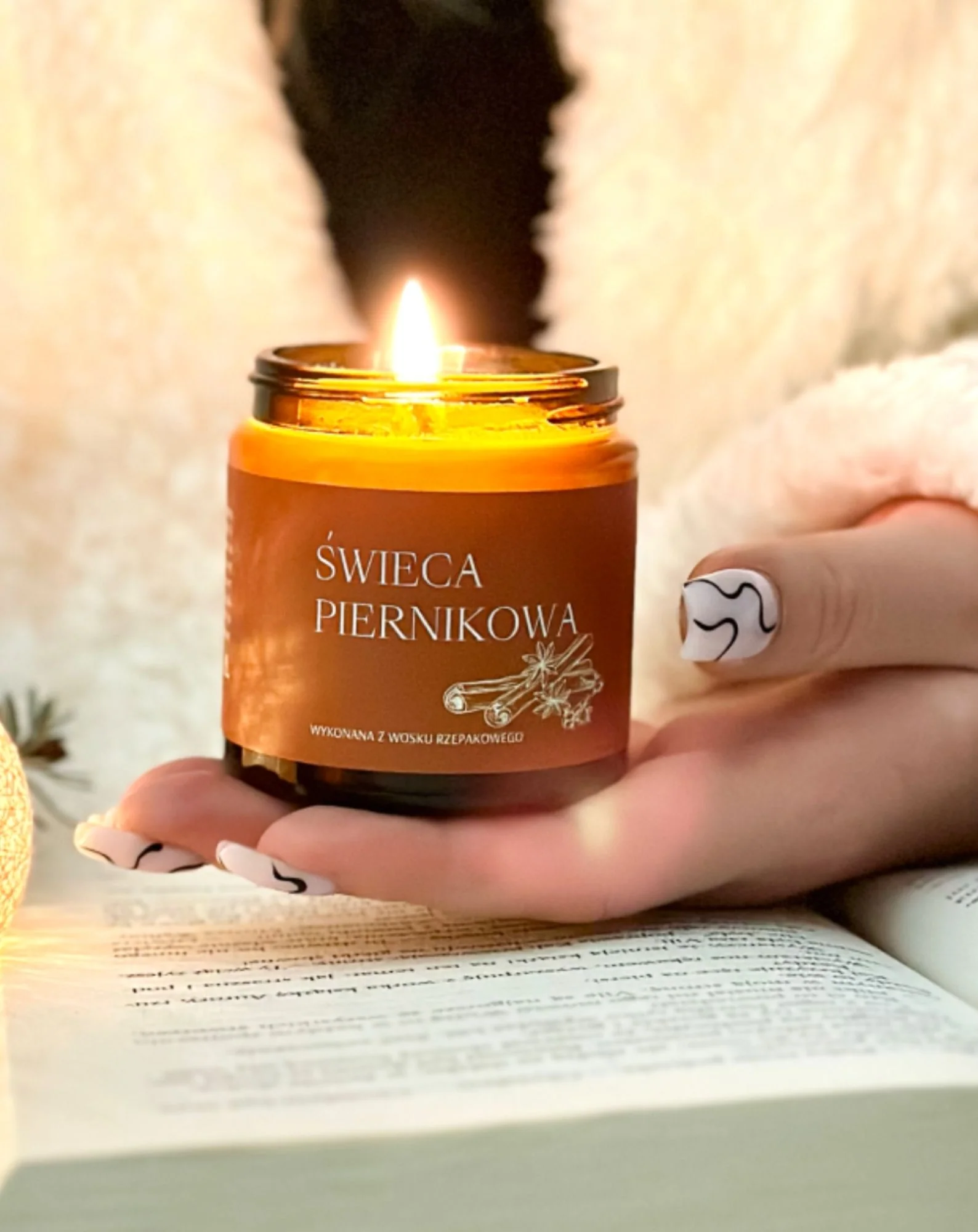Piernikowa świeca z wosku rzepakowego z olejkami i 100% bawełnianym knotem Mglife - Image 2