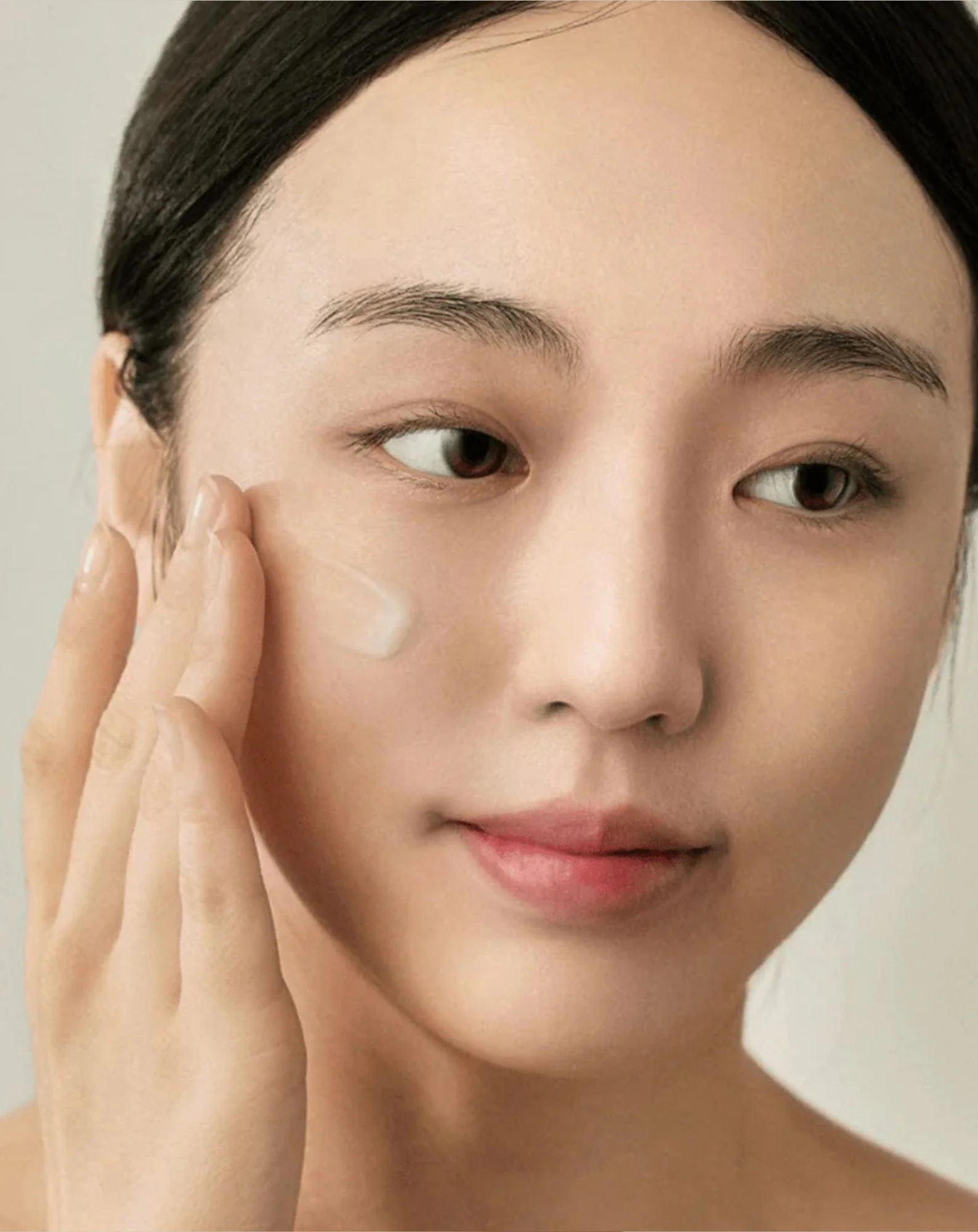 Rozjaśniająco-kojące serum do twarzy Light On Serum z witaminą C i wąkrotką azjatycką Beauty of Joseon - Image 3