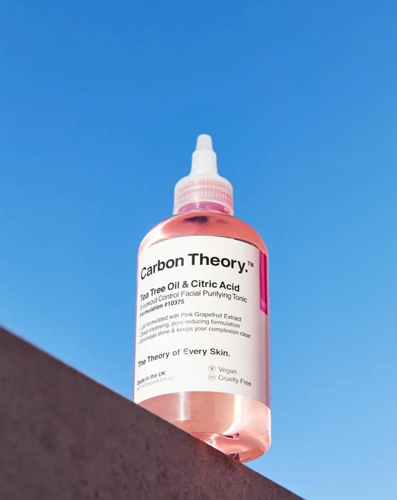 Tonik oczyszczający z olejkiem z drzewa herbacianego i kwasem cytrynowym Anti-Breakout Tonic Carbon Theory - Image 3
