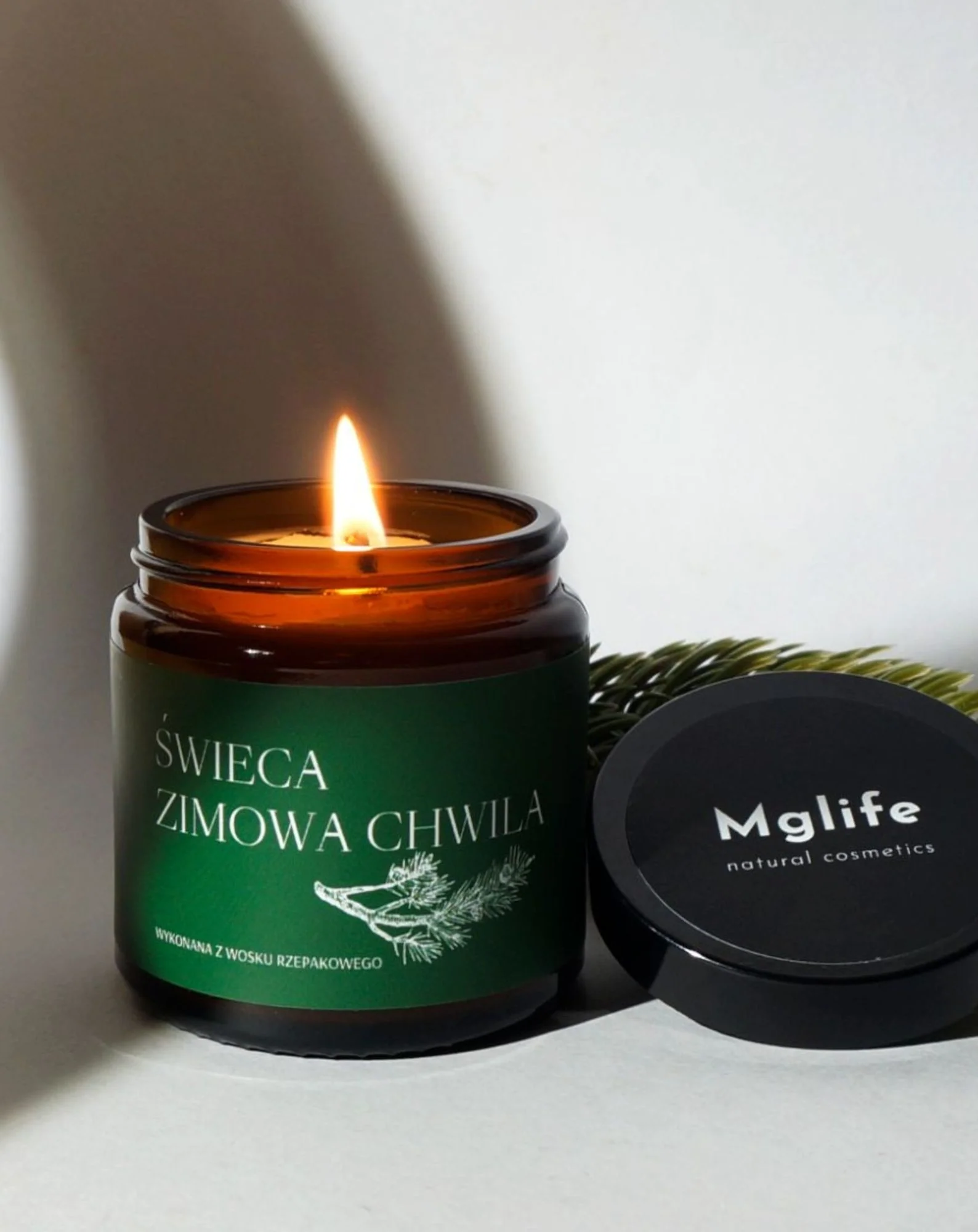 Wegańska świeca rzepakowa Zimowa chwila o zapachu  sosny, cedru i bursztynu 120 ml MgLife - Image 2