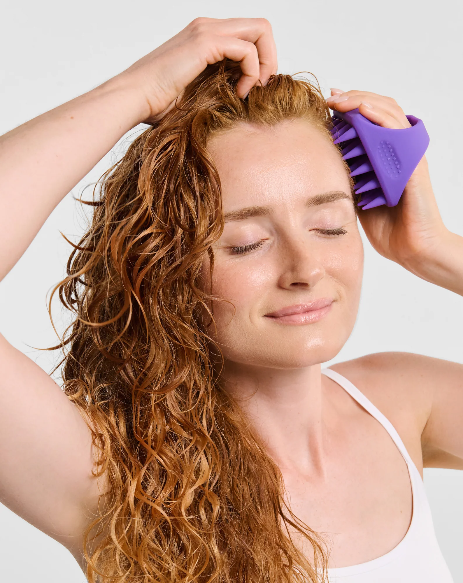 Zestaw masażer silikonowy + peeling enzymatyczny do oczyszczenia i stymulacji mikrokrążenia skóry głowy Twisty - Image 3